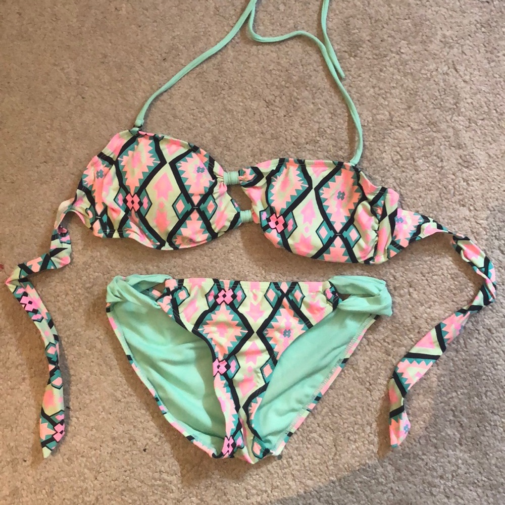 ✨Ardene patterned swim suit set✨